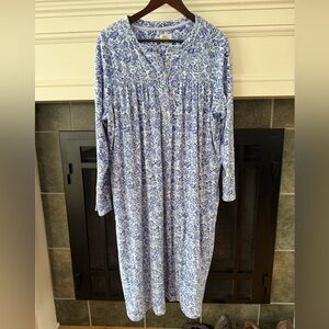 Dalia Collection Blue and White Long Sleeve Velour Nightgown Dress